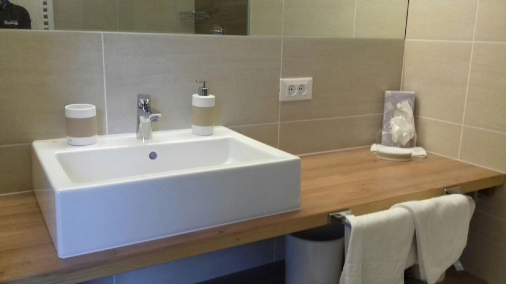 Hotel Garni Raffein Lana Esterno foto
